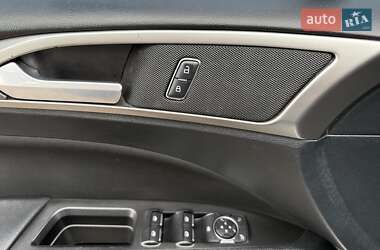 Седан Ford Fusion 2017 в 
