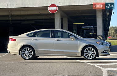 Седан Ford Fusion 2016 в 
