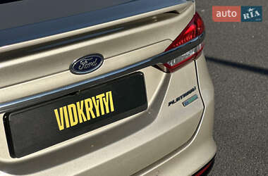 Седан Ford Fusion 2016 в 