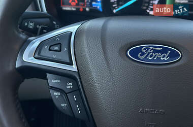 Седан Ford Fusion 2016 в 