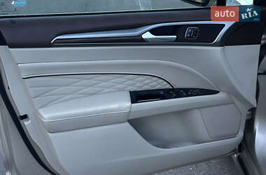 Седан Ford Fusion 2016 в 