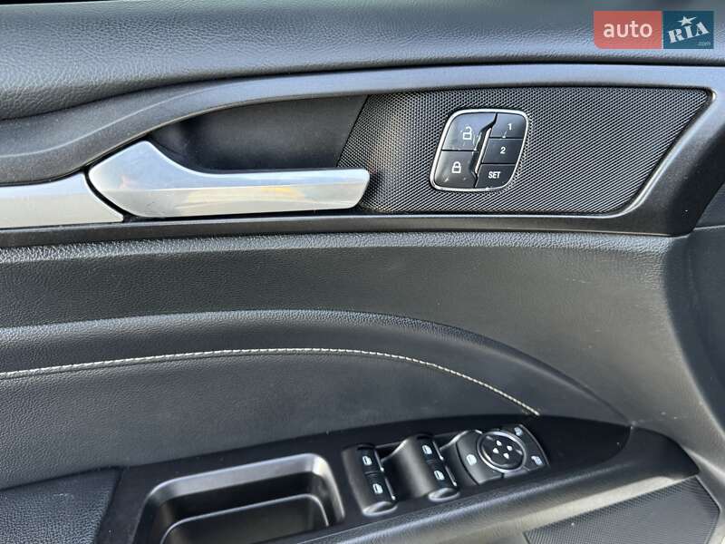 Седан Ford Fusion 2016 в Одесі
