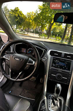 Седан Ford Fusion 2016 в 