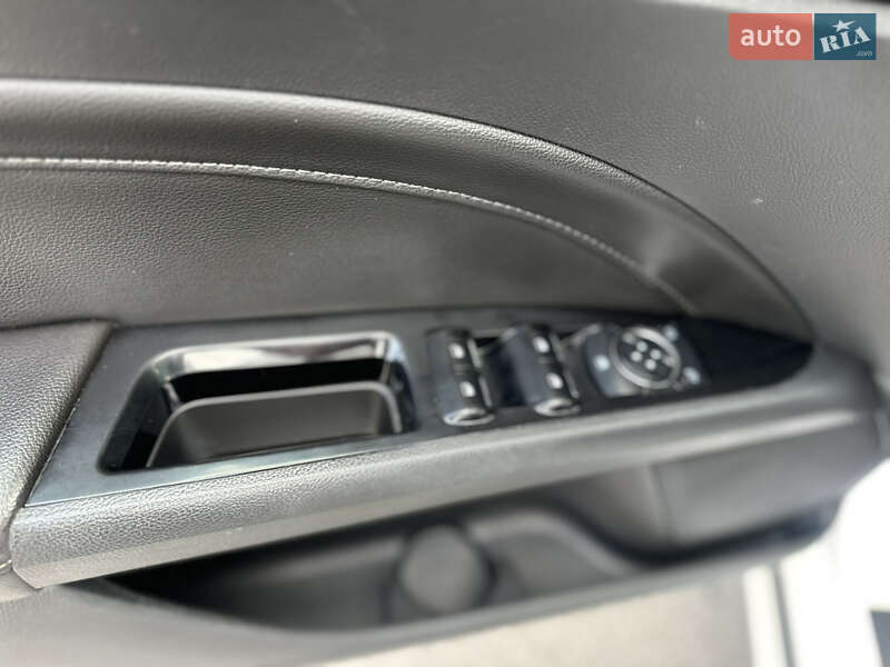 Седан Ford Fusion 2013 в Києві