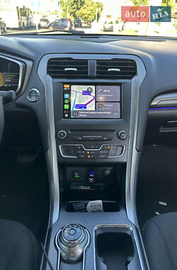 Седан Ford Fusion 2017 в 