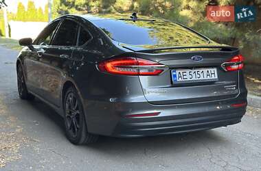 Седан Ford Fusion 2019 в 