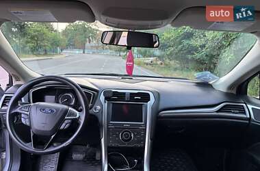 Седан Ford Fusion 2017 в 
