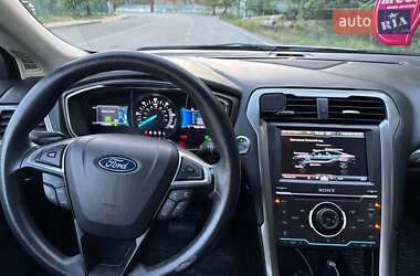 Седан Ford Fusion 2017 в 
