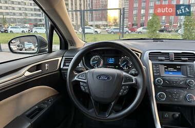 Седан Ford Fusion 2017 в 