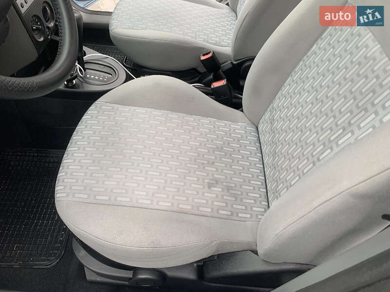 Хэтчбек Ford Fusion 2004 в Борщеве