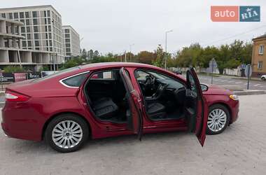 Седан Ford Fusion 2013 в 