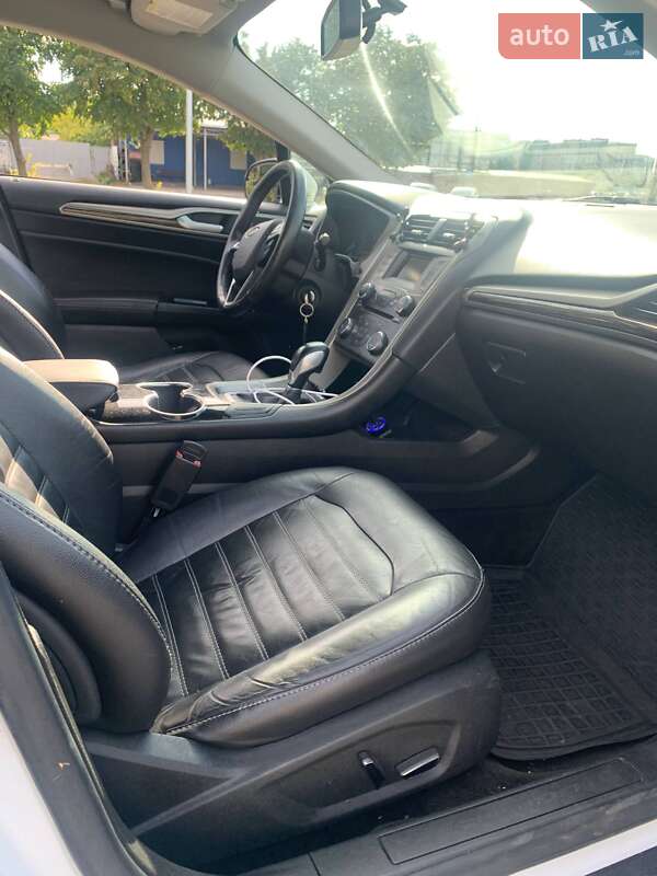 Седан Ford Fusion 2013 в Черкасах