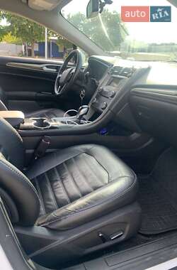 Седан Ford Fusion 2013 в 
