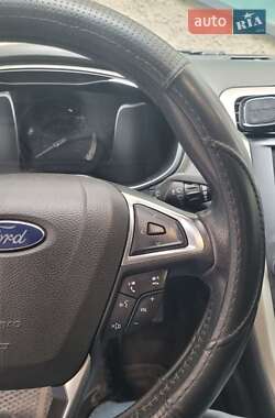 Седан Ford Fusion 2016 в 