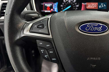 Седан Ford Fusion 2016 в 