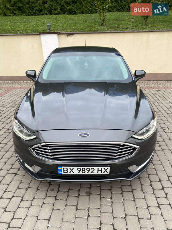 Седан Ford Fusion 2016 в Острозі