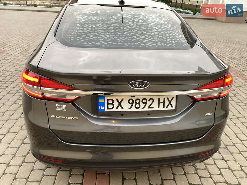 Седан Ford Fusion 2016 в Острозі