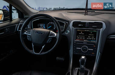 Седан Ford Fusion 2015 в 