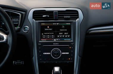 Седан Ford Fusion 2015 в 