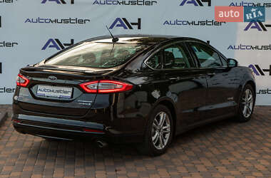 Седан Ford Fusion 2015 в 