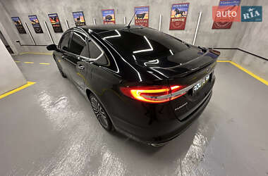 Седан Ford Fusion 2018 в 