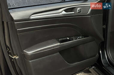 Седан Ford Fusion 2013 в 