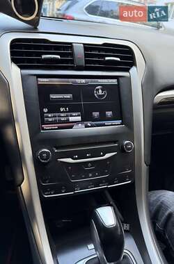 Седан Ford Fusion 2013 в 