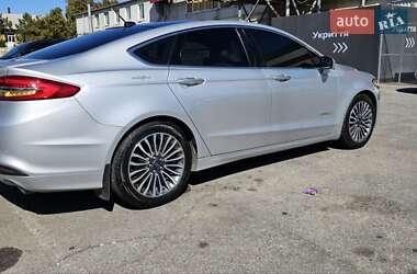Седан Ford Fusion 2017 в 