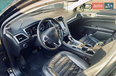 Седан Ford Fusion 2013 в 