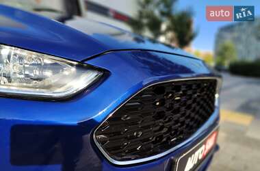 Седан Ford Fusion 2015 в 