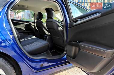Седан Ford Fusion 2015 в 