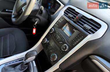 Седан Ford Fusion 2015 в 