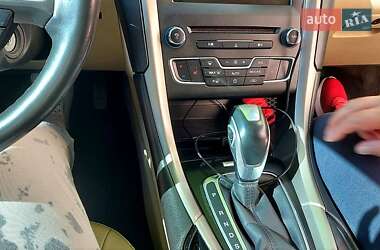 Седан Ford Fusion 2016 в 