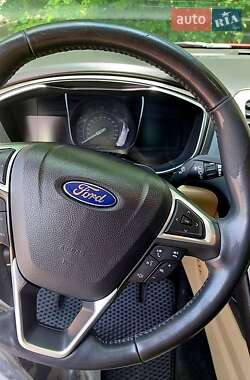 Седан Ford Fusion 2016 в 