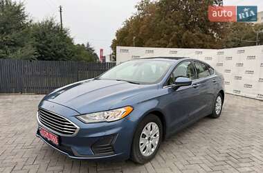 Седан Ford Fusion 2019 в 
