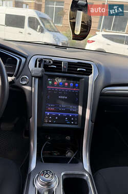 Седан Ford Fusion 2017 в 
