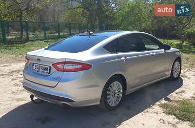 Седан Ford Fusion 2015 в 
