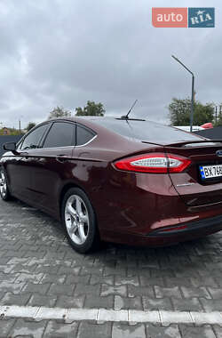 Седан Ford Fusion 2015 в 