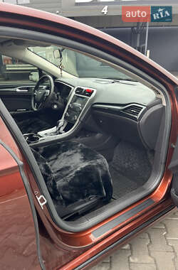 Седан Ford Fusion 2015 в 