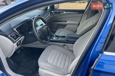 Седан Ford Fusion 2016 в 