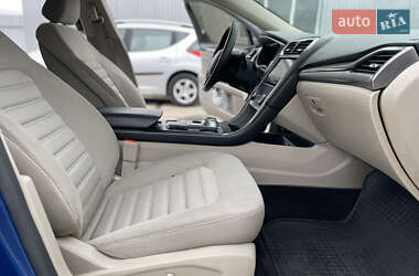 Седан Ford Fusion 2016 в 