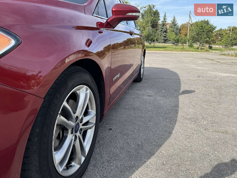 Седан Ford Fusion 2015 в Кременчуці