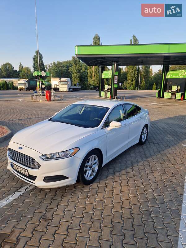 Седан Ford Fusion 2015 в Кременчуці