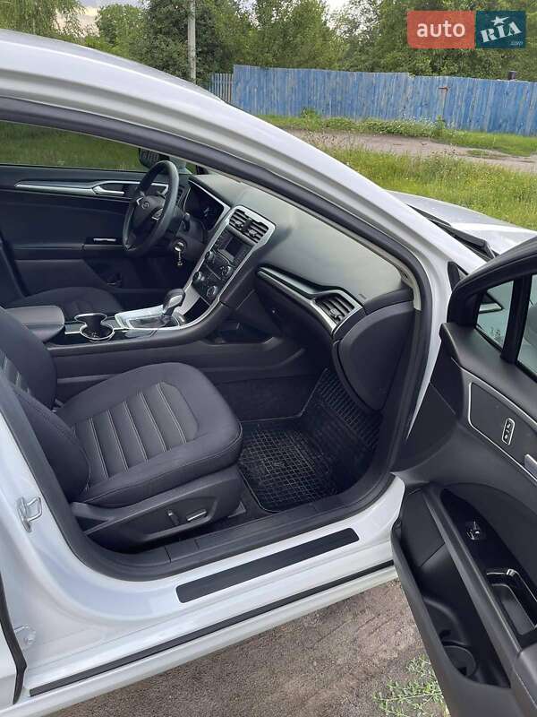 Седан Ford Fusion 2015 в Кременчуці