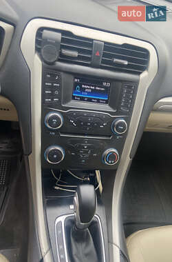 Седан Ford Fusion 2015 в 