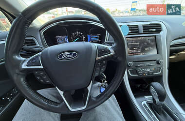 Седан Ford Fusion 2016 в 