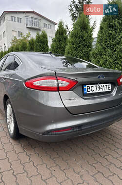 Седан Ford Fusion 2013 в Львове