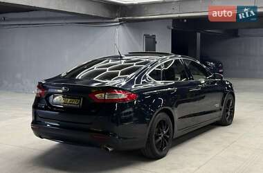 Седан Ford Fusion 2013 в 