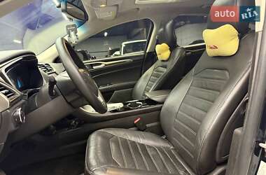 Седан Ford Fusion 2013 в 