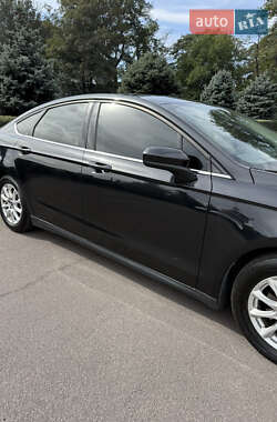 Седан Ford Fusion 2015 в 